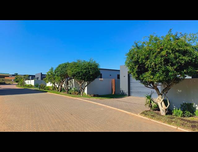 692M² VACANT LAND FOR SALE IN SIBAYA PRECINCT